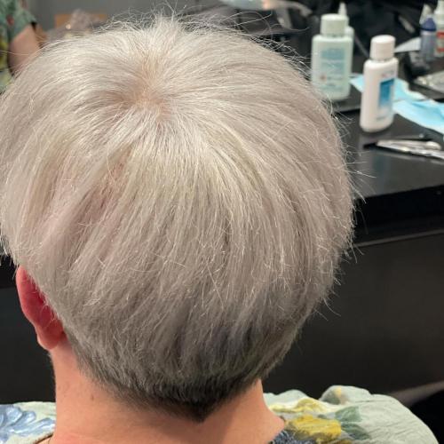 Smukt og naturligt. Contact skin findes i mange farver og er ægte hår.